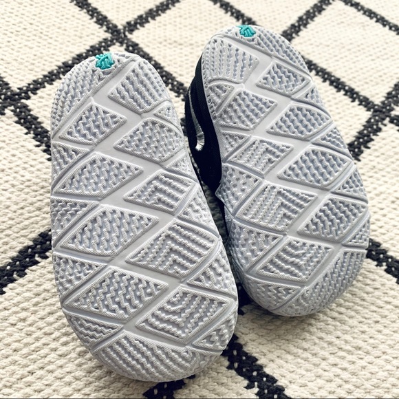 NWOT or box Nike Kyrie 4 toddler 5 - Picture 5 of 8